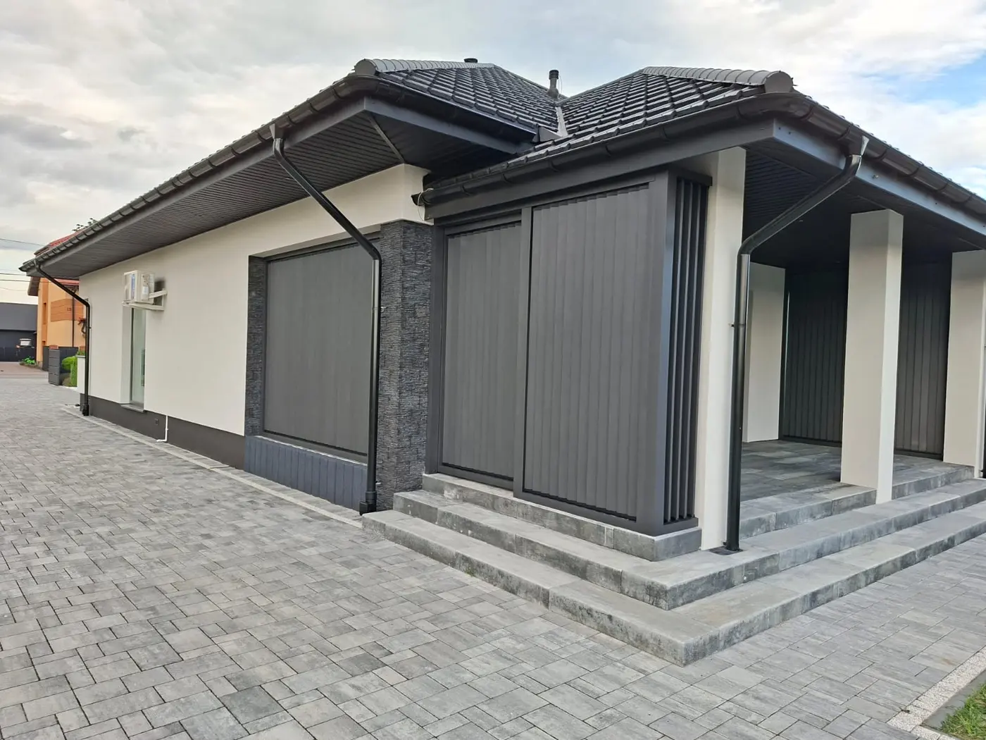 Zabudowa tarasu KAMET — realizacja 32